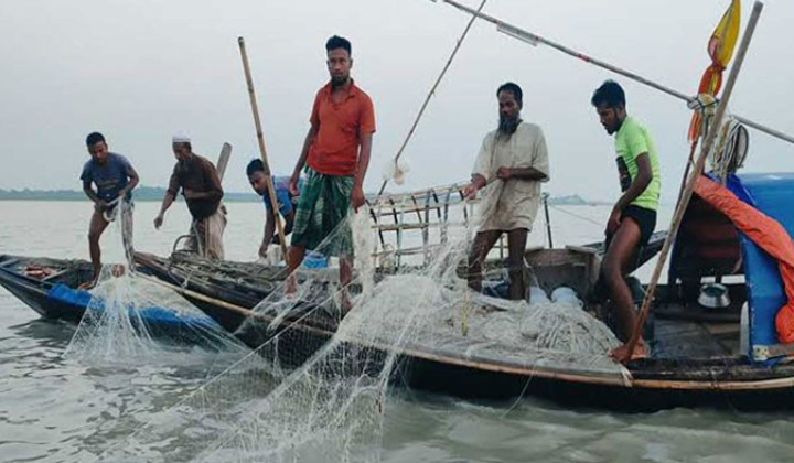 সাগর-নদীতে মাছ ধরায় ২২ দিনের নিষেধাজ্ঞা