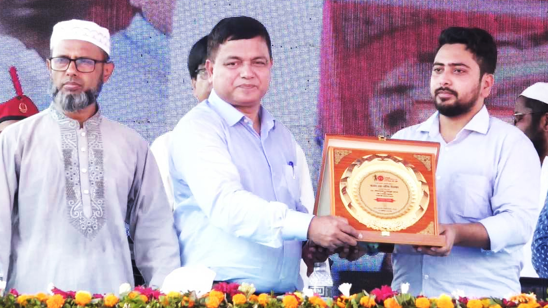 বেরোবির সম্মাননা স্মারক প্রত্যাখ্যান করলেন উপদেষ্টা নাহিদ