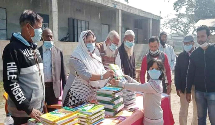 বাগেরহাটে নতুন বই পায়নি বেশিরভাগ শিক্ষার্থী