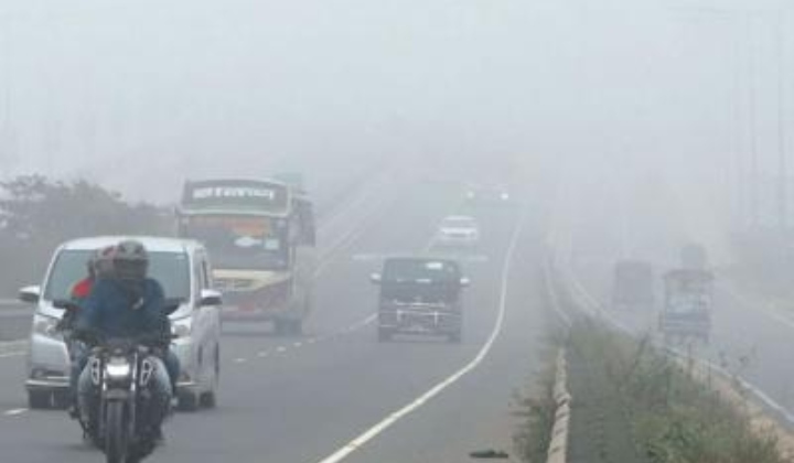 রাজধানীতে দেখা নেই সূর্যের, জেঁকে বসছে শীত