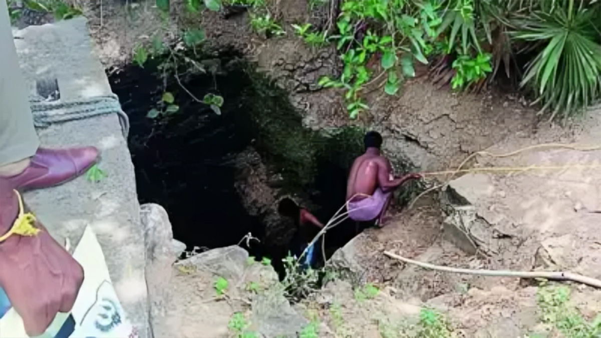 ঋণ না পেয়ে ব্যাংক লুট!
