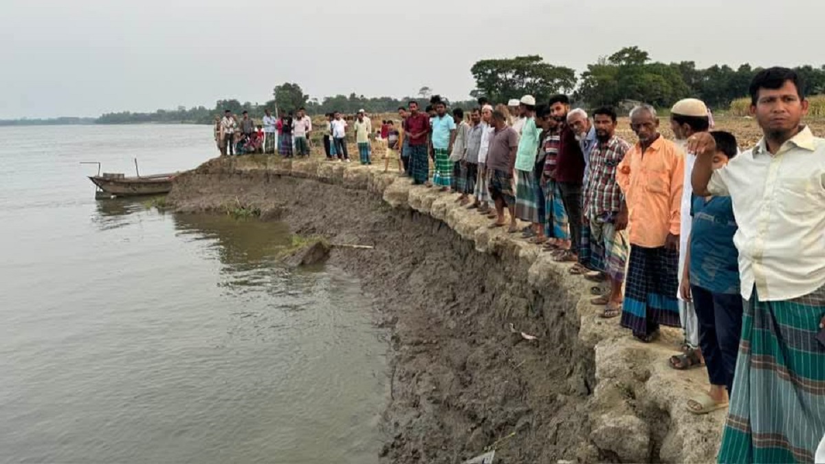 মেঘনা-ধনাগোদা নদীতে তীব্র ভাঙন, হুমকিতে বন্যা নিয়ন্ত্রণ বাঁধ