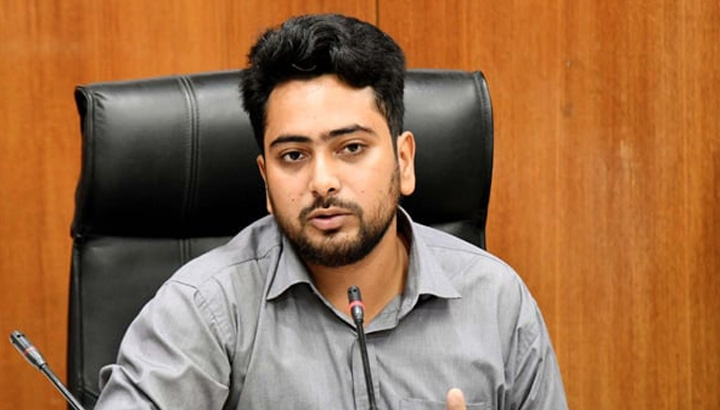হঠাৎ এফডিসিতে তথ্য ও সম্প্রচার উপদেষ্টা