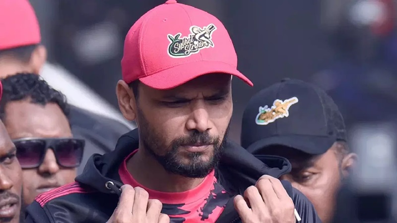 মাশরাফীকে বাদ দিতে ৭২ ঘণ্টার আল্টিমেটাম