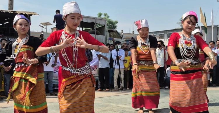 বিজু ঘিরে পাহাড়ে পাহাড়ে উৎসবের বন্যা
