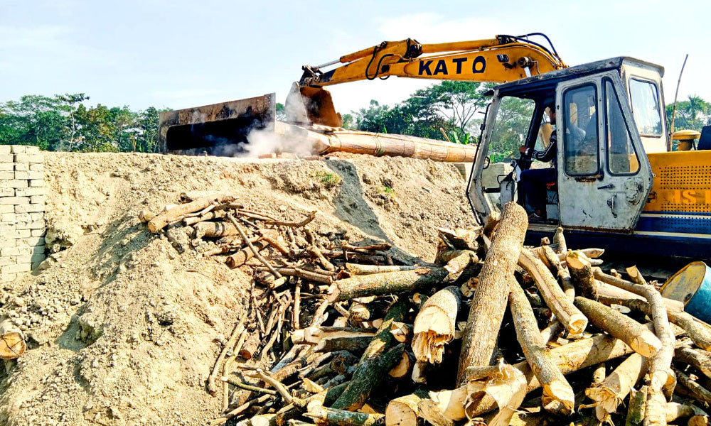 চুয়াডাঙ্গায় কাঠ পোড়ানোর দায়ে ৮ ইটভাটাকে ১৯ লাখ টাকা জরিমানা