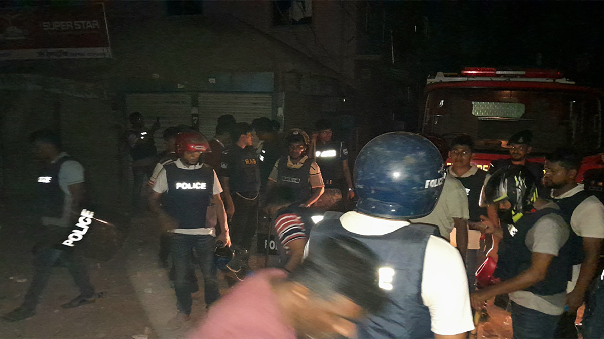 দুই গ্রামবাসীর সংঘর্ষ, এএসপি-ওসি-এসআইসহ আহত অর্ধশতাধিক