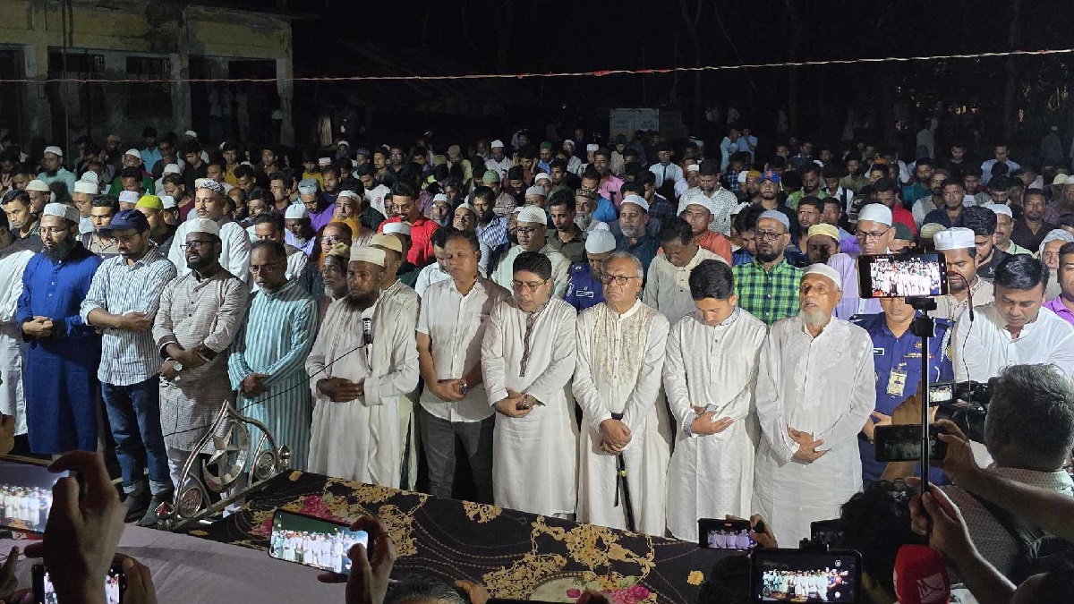শহিদ বাবার কবরের পাশে চিরনিদ্রায় লামিয়া