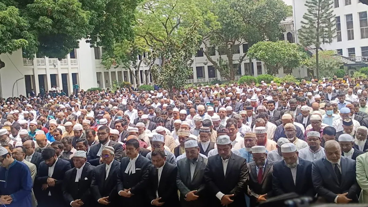 সুপ্রিম কোর্টে ব্যারিস্টার রাজ্জাকের জানাজা অনুষ্ঠিত
