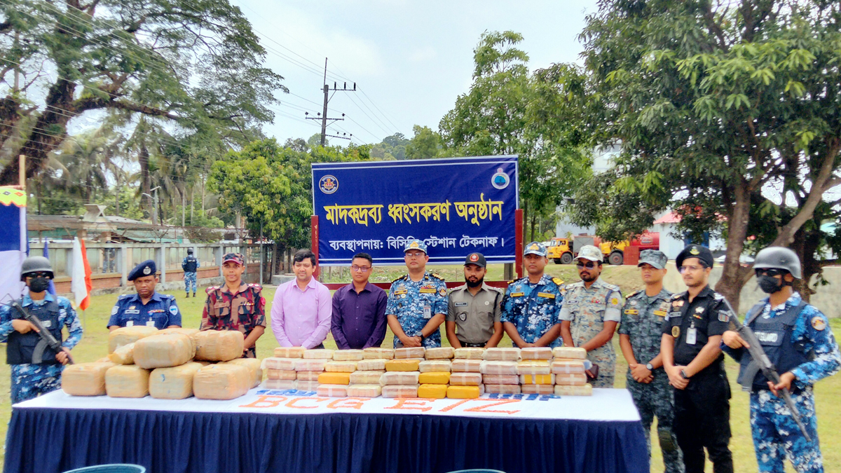 টেকনাফে ৪৬ কোটি টাকার বিদেশি মাদক ধ্বংস