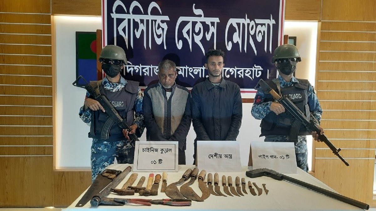 মোংলায় পৃথক অভিযানে অস্ত্রসহ আটক ৫