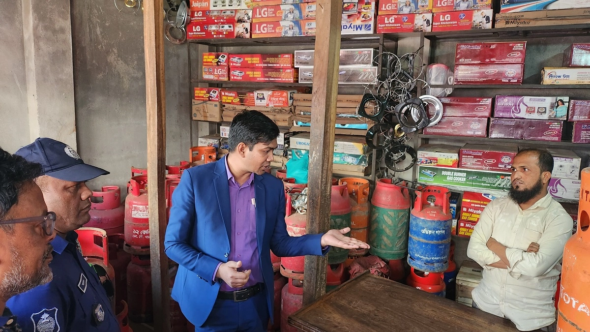 কলাপাড়ায় ছয় ব্যবসায়ীকে জরিমানা
