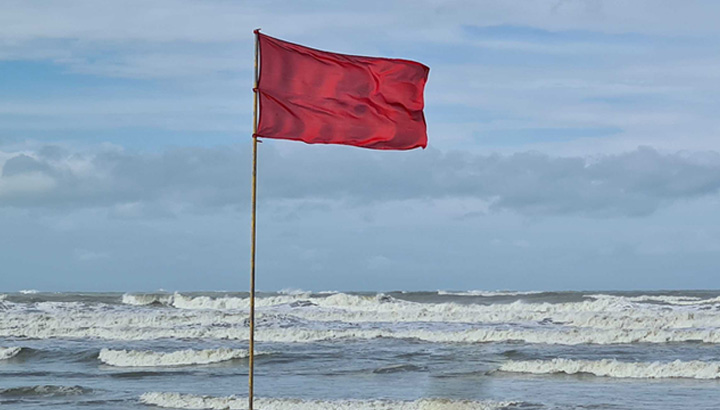 চার সমুদ্রবন্দরে ৩ নম্বর সতর্ক সংকেত