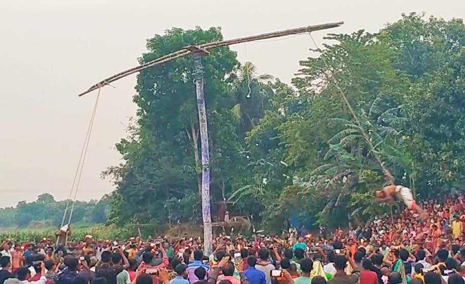 নলডাঙ্গায় ৩০০ বছরের ঐতিহ্যবাহী চড়ক পূজা ও মেলা