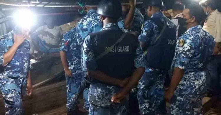 সাগরে একযোগে ১০ ট্রলারে ডাকাতি, অর্ধশতাধিক জেলে আহত