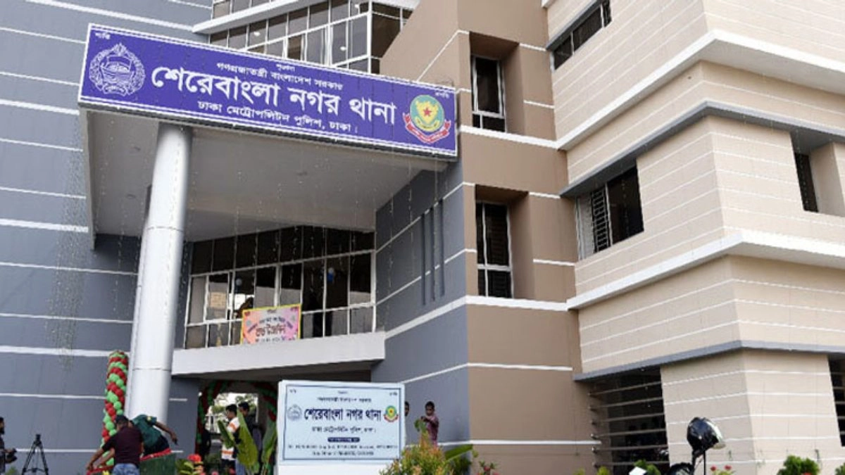 বোমা সদৃশ বস্তু, ফার্মগেটে চলছে পুলিশের অভিযান