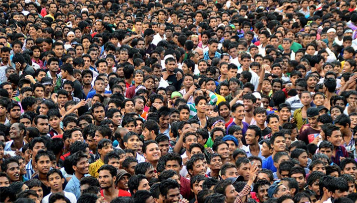 দেশে থাকতে চান না ৫৫ শতাংশ তরুণ