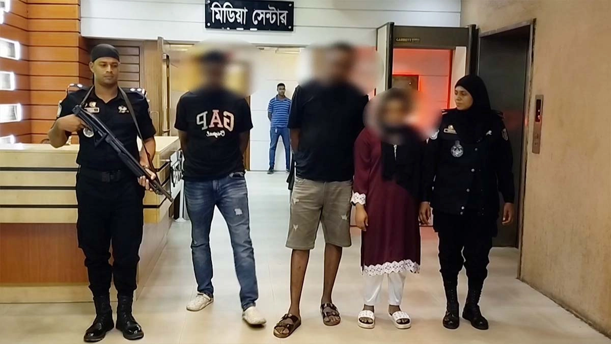 র‍্যাবের অভিযানে দুই নাইজেরিয়ানসহ তিনজন গ্রেপ্তার। ছবি- সংগৃহীত