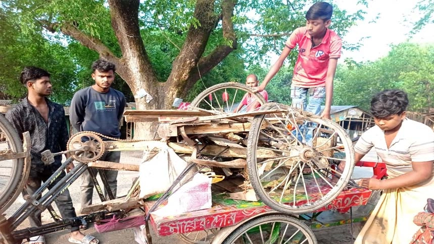 চুয়াডাঙ্গায় ভোরে সড়কে ঝরল ২ প্রাণ