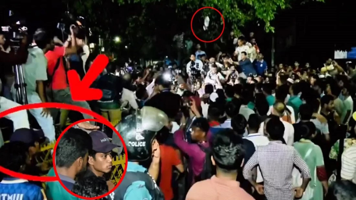 তথ্য উপদেষ্টা মাহফুজ আলমকে পানির বোতল নিক্ষেপকারী।    ছবি: সংগৃহীত