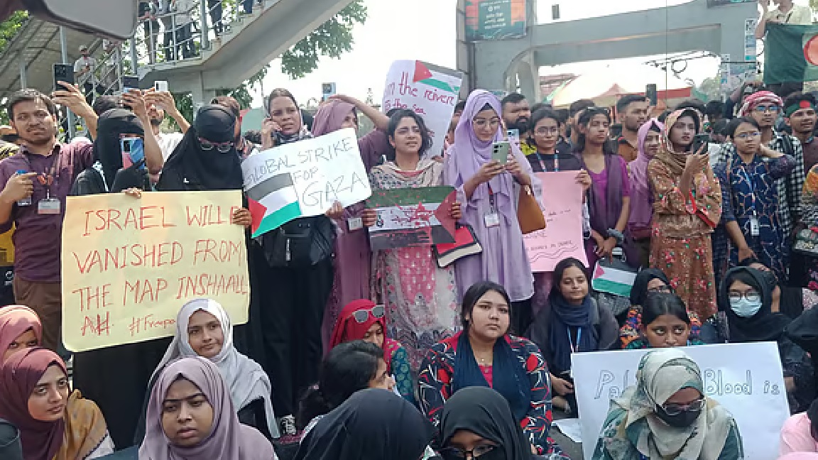 ঢাকায় মার্কিন দূতাবাসের কাছে বিক্ষোভ