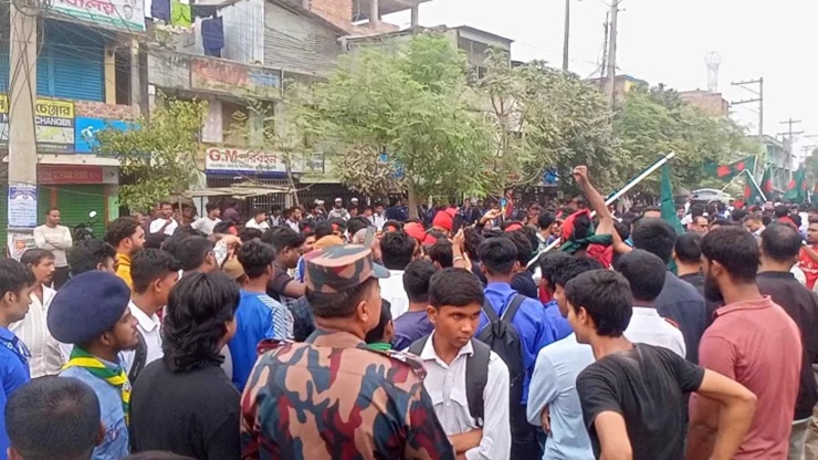বেনাপোলে ছাত্র সমাজের সার্বভৌমত্বের পদযাত্রা
