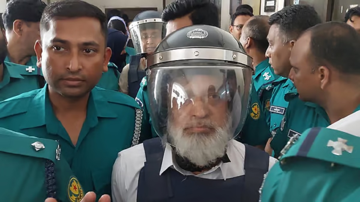 আদালতে হ্যাৎ, হ্যাৎ করে চিৎকার–চেঁচামেচি করেন হাজি সেলিম