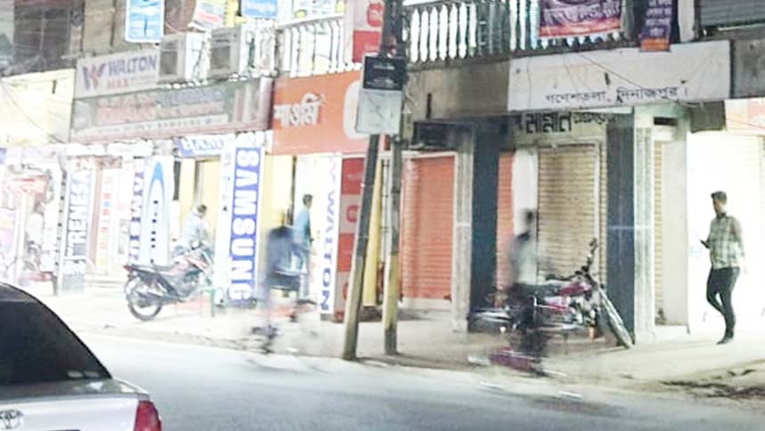 দিনাজপুরে চাঁদা না দেওয়ায় শো-রুম লুট