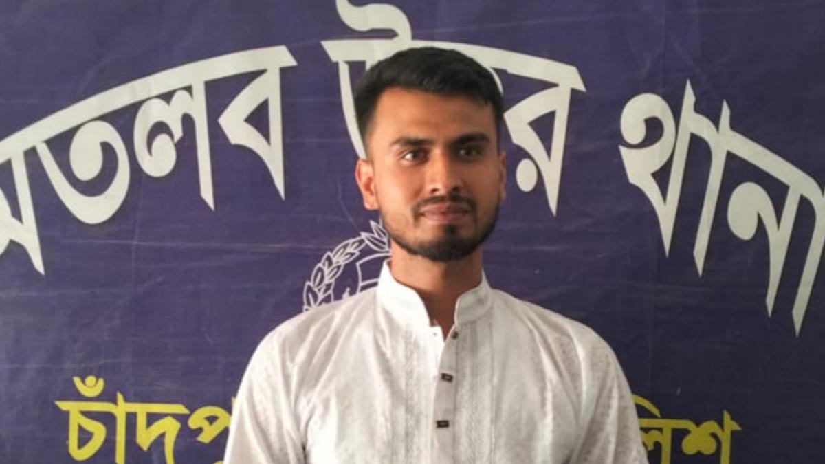 মতলবে ছাত্রলীগ নেতাকে ধরতে গিয়ে ৩ পুলিশ আহত