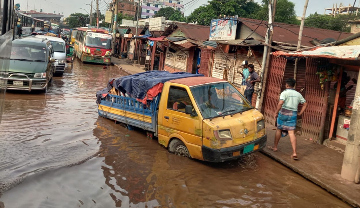 সায়দাবাদ-যাত্রাবাড়ি রুটে খানাখন্দ-চাঁদাবাজি, দুর্ভোগে যাত্রীরা
