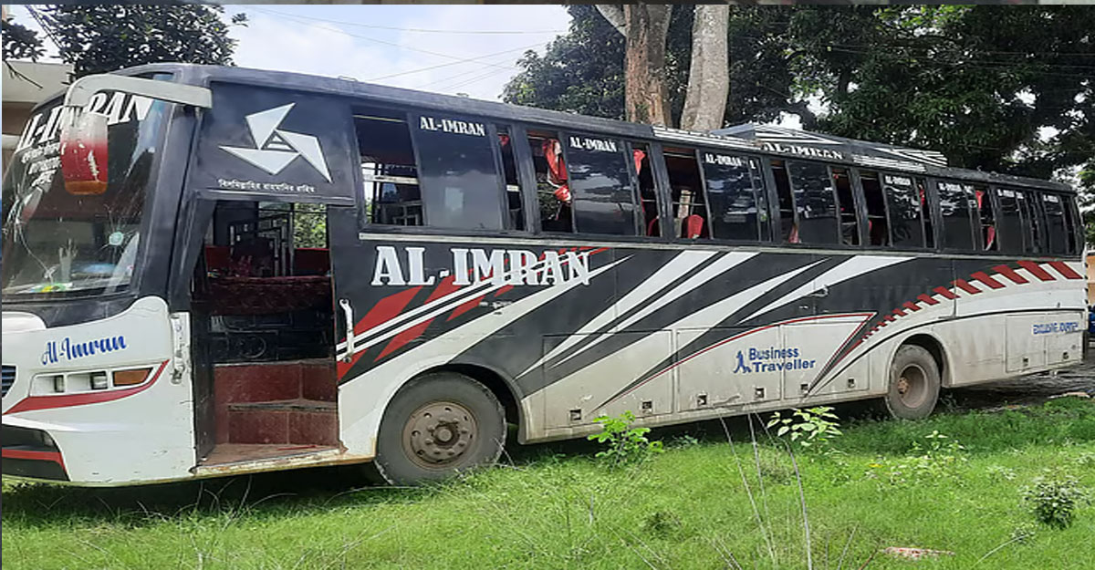 টানা ৬ ঘণ্টা  ডাকাতের কবলে বাস, নারী যাত্রীদের শ্লীলতাহানি