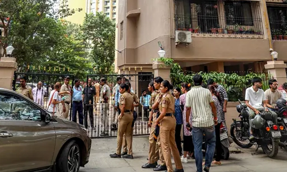 বুধবার সন্ধ্যা ৬টায় মুম্বাইয়ের একটি আবাসিক কমপ্লেক্সে এই ঘটনাটি ঘটে। ছবি- সংগৃহীত