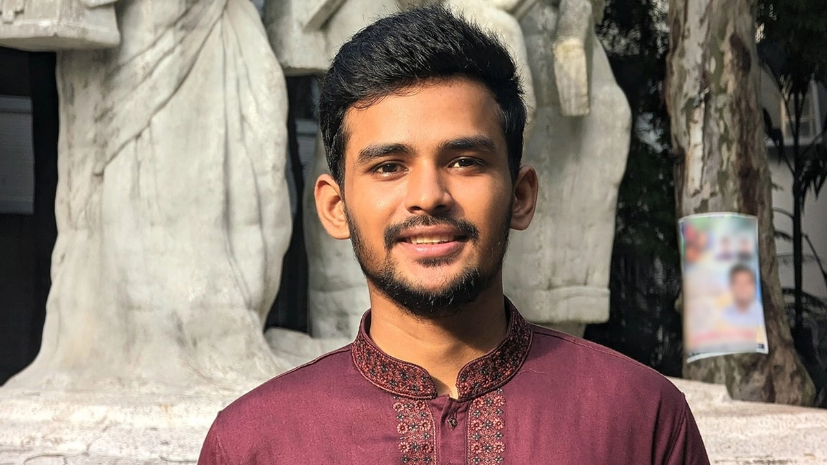 নিষিদ্ধ হচ্ছে স্বেচ্ছাসেবক-যুবলীগ: উপদেষ্টা আসিফ