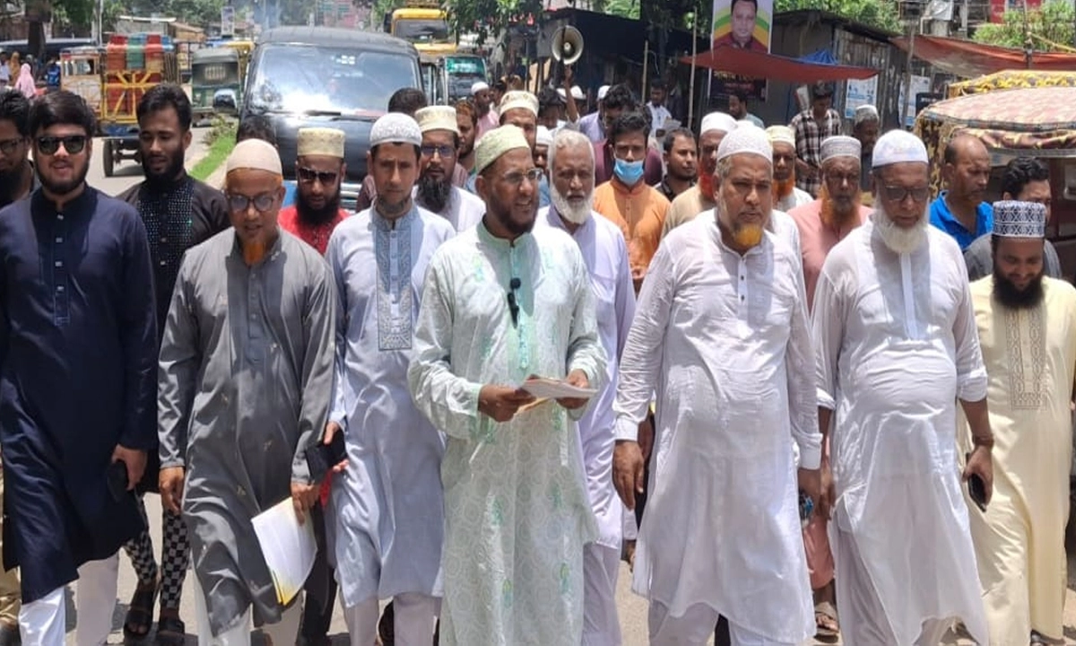 কসবায় গণসংযোগ পালন করলেন আতাউর রহমান সরকার। ছবি- রূপালী বাংলাদেশ