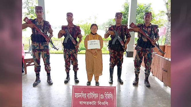 ভারতে অনুপ্রবেশকালে বিজিবির হাতে আটক ১