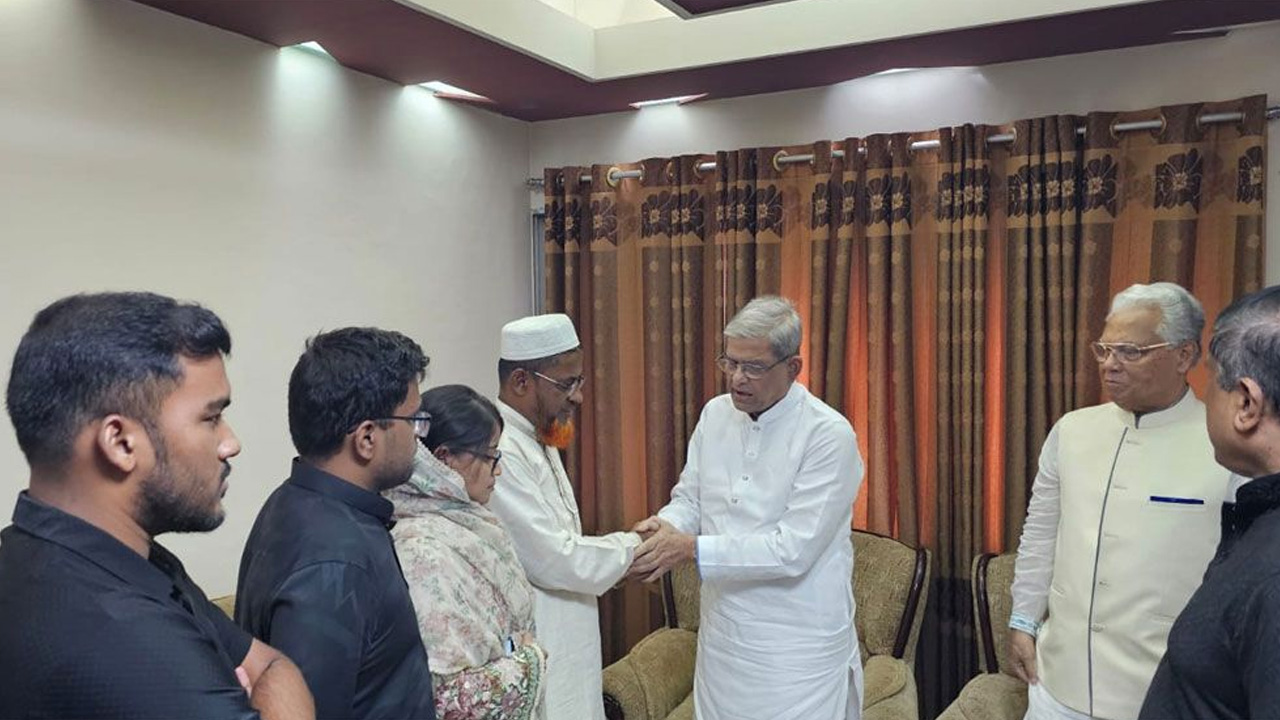 নিহত পাইলট তৌকিরের বাসায় বিএনপির প্রতিনিধিদল। ছবি- সংগৃহীত