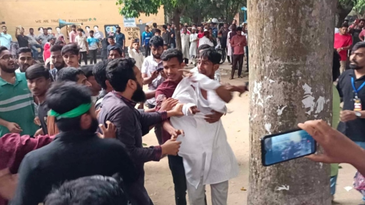 বগুড়ায় সারজিসের উপস্থিতিতে এনসিপির সমাবেশে মারামারি
