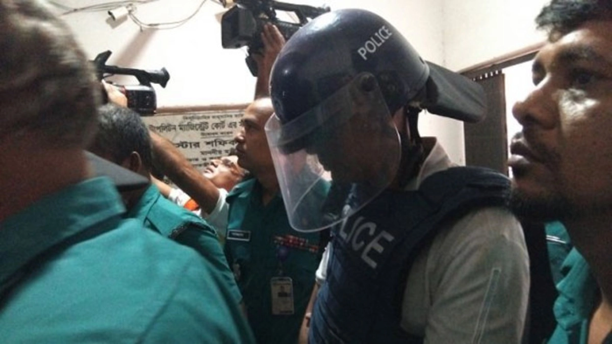 ট্রাইব্যুনালে তোলা হলো ওসি আবুল হাসান ও এসি তানজিলকে