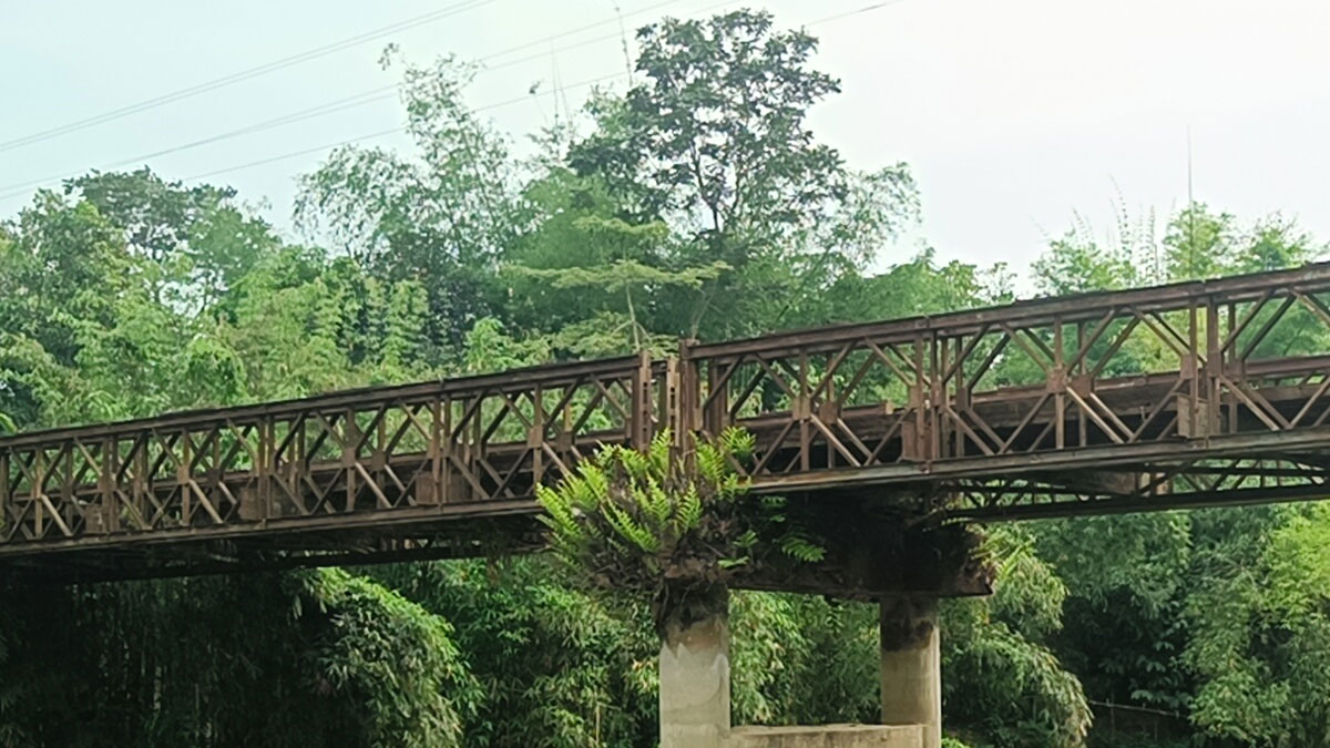 ৪০ বছর আগের সেতু, যেন এক ‘মরণফাঁদ’