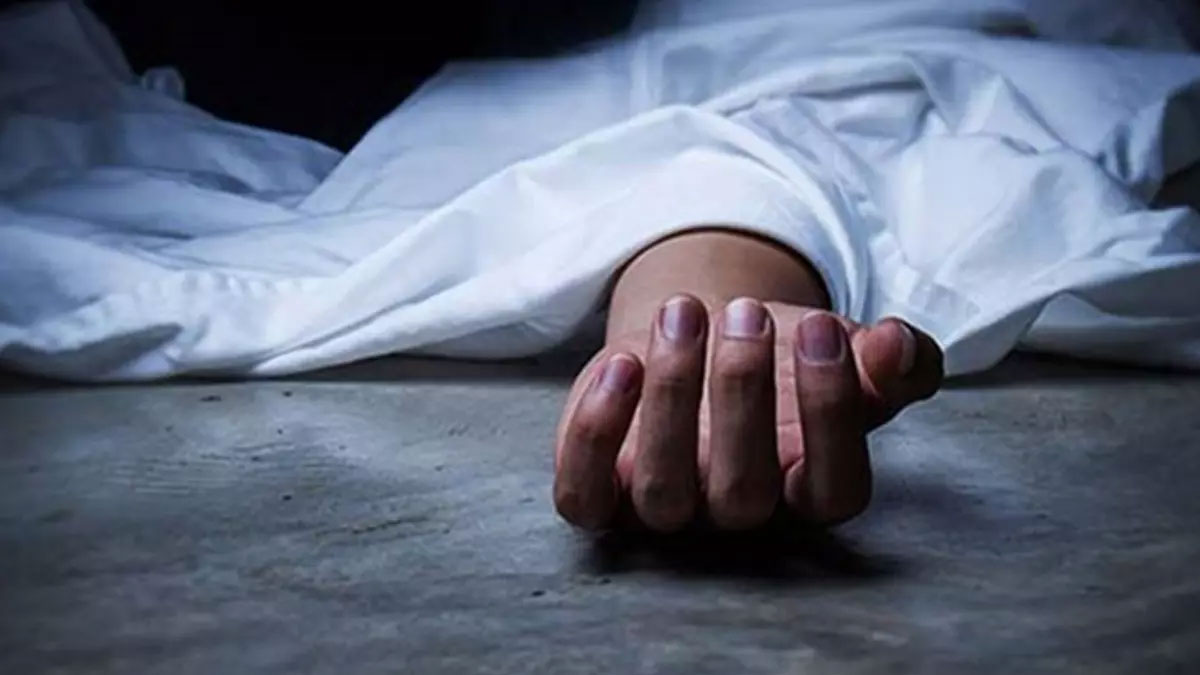 ছেলে বন্ধুকে বিয়ে করতে না পেরে আরেক ছেলের আত্মহত্যা