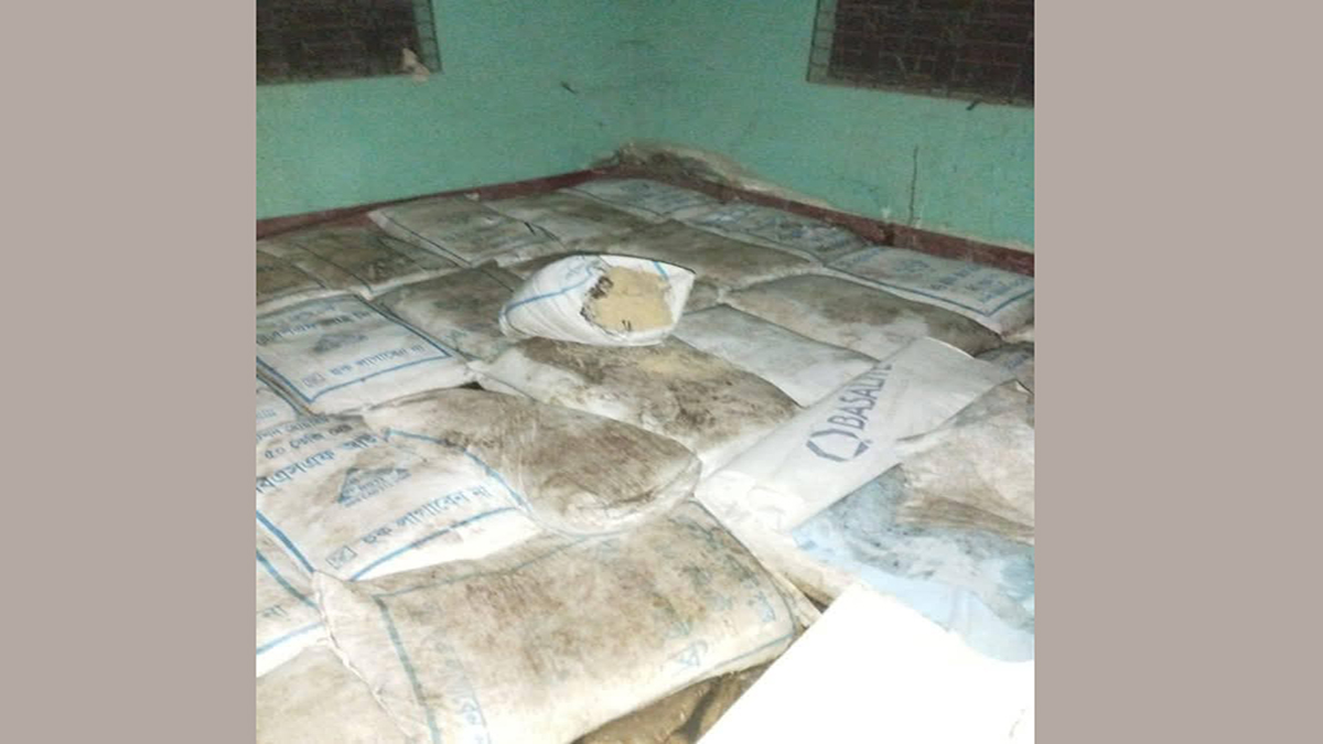 ব্যবসায়ীর ফ্ল্যাটে  পাওয়া গেল ৩০০ বস্তুা চিনি