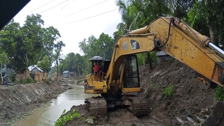 বানিয়ারচর-মহিষমারী খাল খননে ব্যাপক দুর্নীতির অভিযোগ