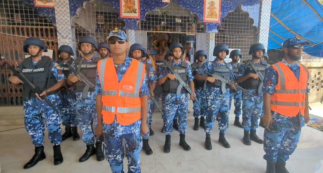 মোংলায় ধর্মীয় উপাসনালয়ে কোস্ট গার্ডের নিরাপত্তা জোরদার