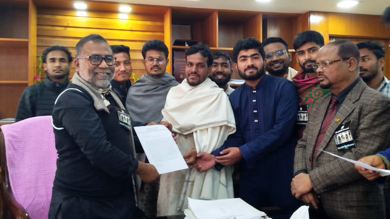 থানা স্থানান্তর না করতে ইবি ভিসিকে শিক্ষার্থীদের স্মারকলিপি