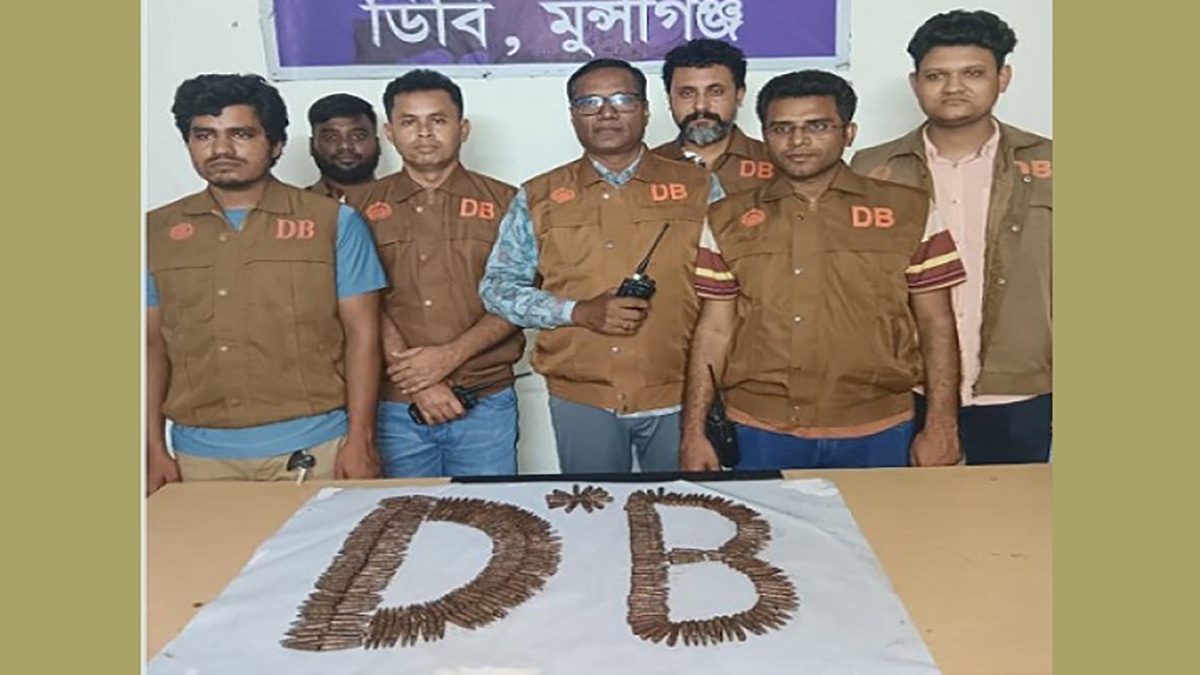 মুন্সীগঞ্জ থানা থেকে লুট হওয়া ৩২৬ রাউন্ড গুলি উদ্ধার