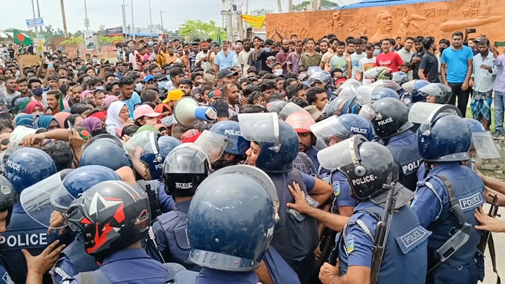 জামালপুরে শিক্ষার্থী-সরকারি দলের নেতাকর্মীর ধাওয়া পাল্টা-ধাওয়া
