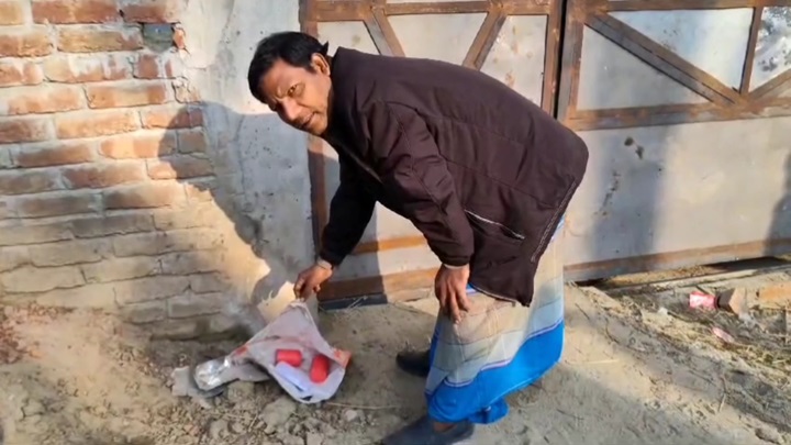মেহেরপুরে চাঁদা দাবি সম্বলিত চিরকুট ও দুটি বোমা সদৃশ্য বস্তু উদ্ধার