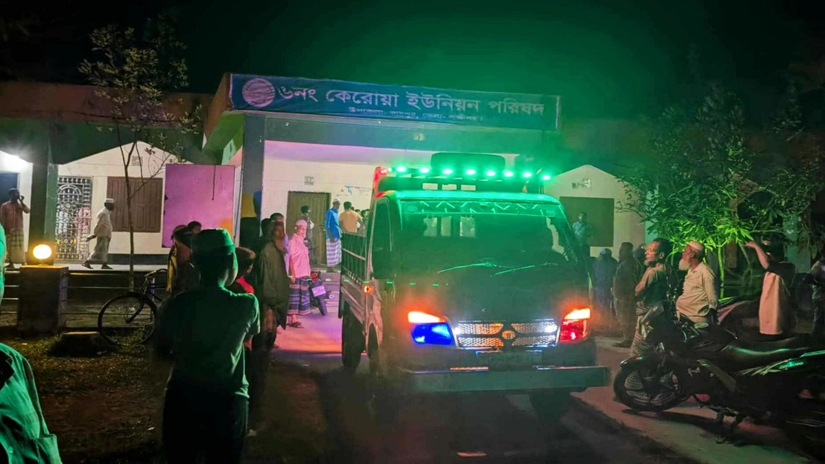টিসিবির পণ্য নিয়ে হট্টগোল, শতাধিক মানুষ খালি হাতে ফিরে গেল!