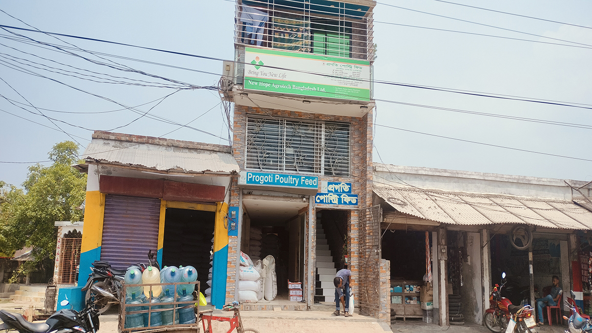পাইকগাছায় ব্যবসায়ীকে ছুরিকাঘাত করে ৩ লাখ টাকা ছিনতাই