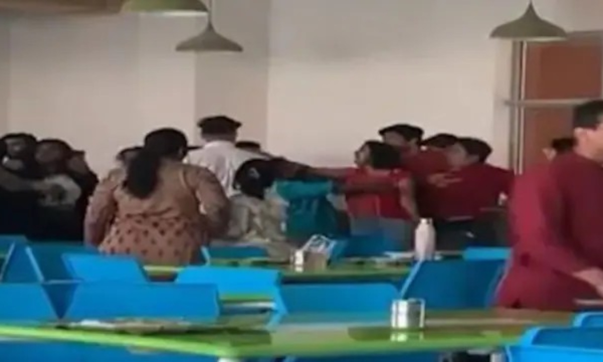 শিবরাত্রি উপলক্ষে মাংস পরিবেশনকে কেন্দ্র করে ভারতের সাউথ এশিয়ান ইউনিভার্সিটিতে সংঘর্ষ হয়। ছবি- সংগৃহীত